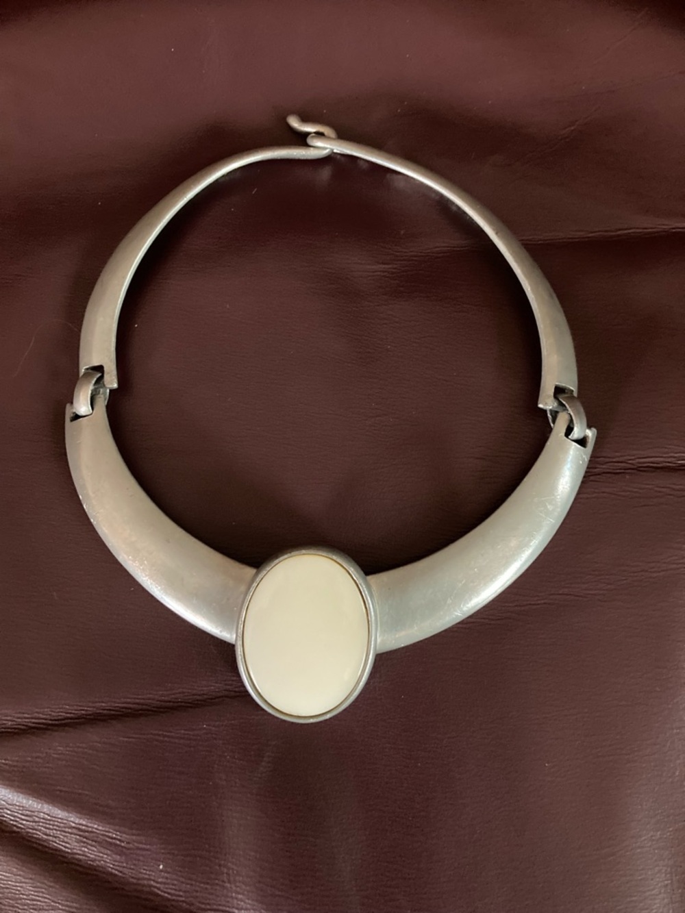 Ben-Amun Silver Collar Necklace with Cream Oval Center